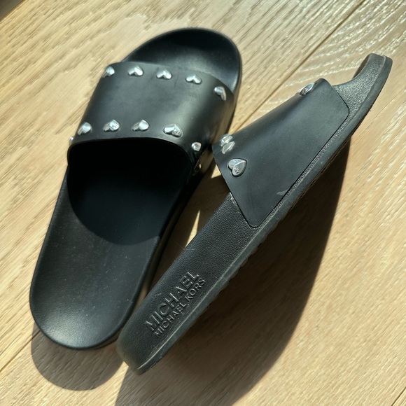 Michael Kors Women’s Slides. - Picture 1 of 2